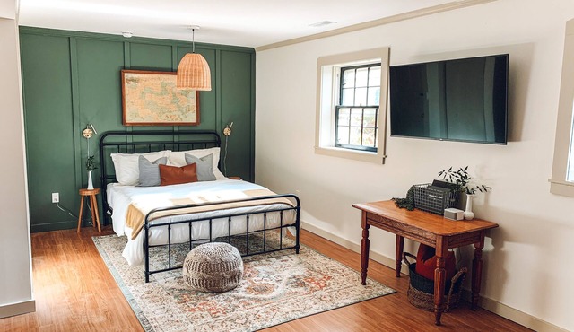 Steps to VT Campus & Cassell Cozy Blacksburg Studio