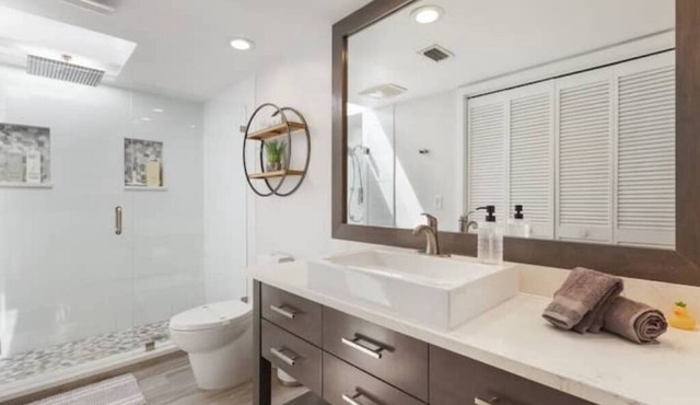 Steps to Water/ Minutes to BEACH, BBQ, Fire Pit!