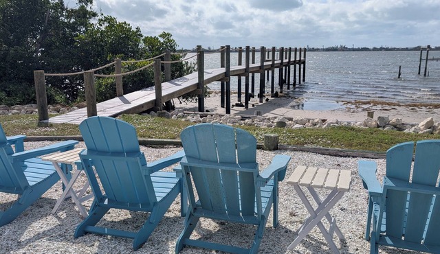 Steps to Water! Dock, Sunsets, and Hot Tub! Englewood, Fl. The Best Kept Secret!