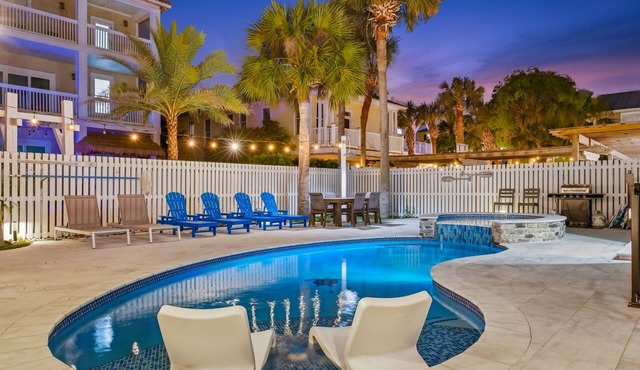 Steps to White Sand Beach ~ Private Heated Pool & Hot Tub ~ Sleeps 17
