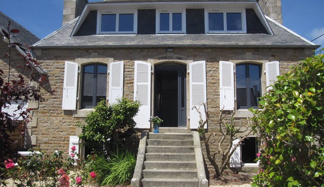 Stereden vor a stone fisherman's house, close to beaches and shops