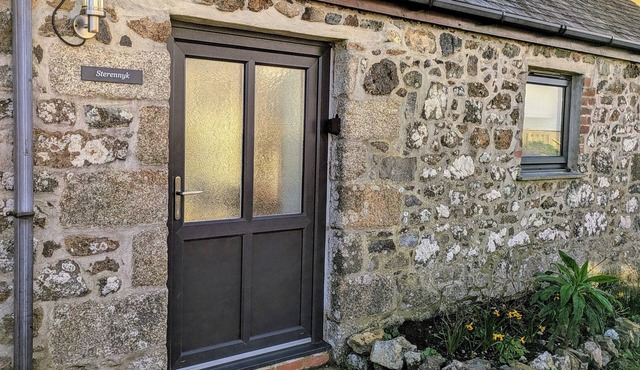 Sterennyk barn conversion, The Lizard village,easy access to the sw coast path.