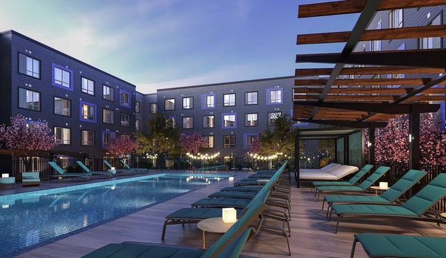 Sterling 1BR at Everett | Pool & Gym