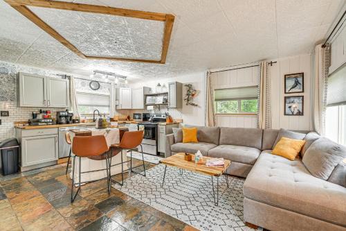 Sterling Home w/Patio, BBQ Grill & Fire Pit!
