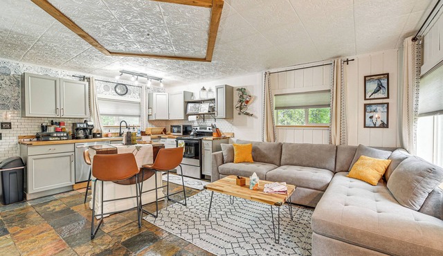 Sterling Home w/Patio, BBQ Grill & Fire Pit!