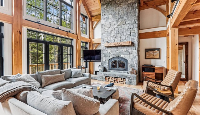 Sterling Retreat: 4 br, wood fireplace, deck, firepit, private!