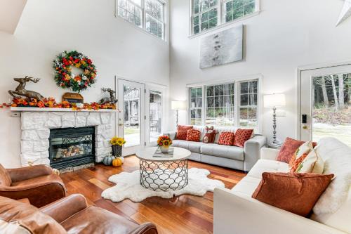 Sterling Valley Home ~ 9 Mi to Stowe Mountain!