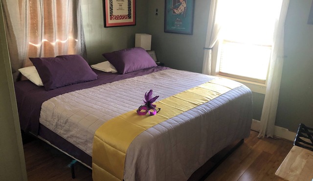 Steve & Katie Riley Guest House, Breaux Bridge, 2 Bd, 1.5 Ba. Welcome! Sleeps 6