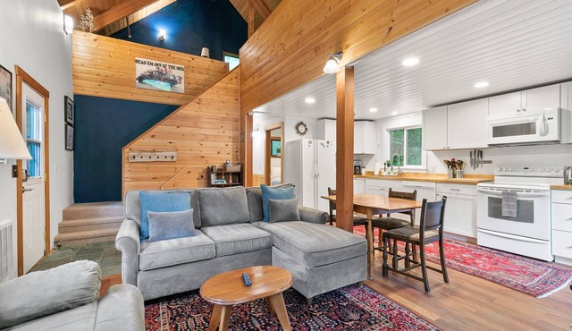 Stevens Pass Basecamp- minutes to skiing!