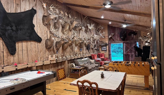 Steve’s Barn Lodge, Detroit River/Lake Erie