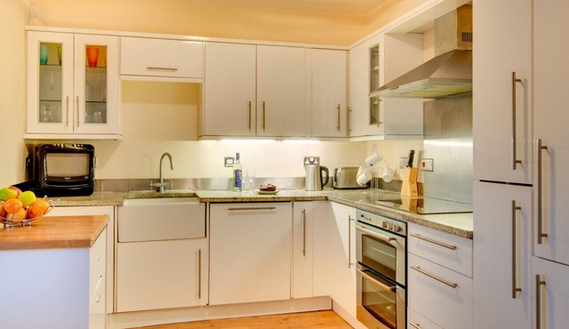 Stewards Cottage - Three Bedroom House, Sleeps 6