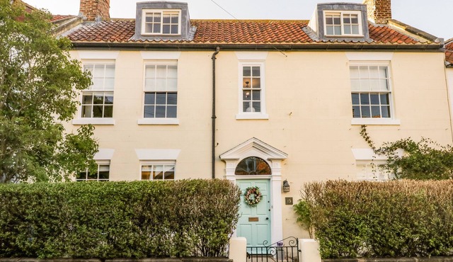 STEWART HOUSE, pet friendly, character holiday cottage in Whitby