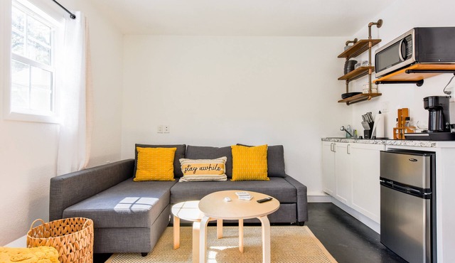 Stewart Studio- Private yard and lake access