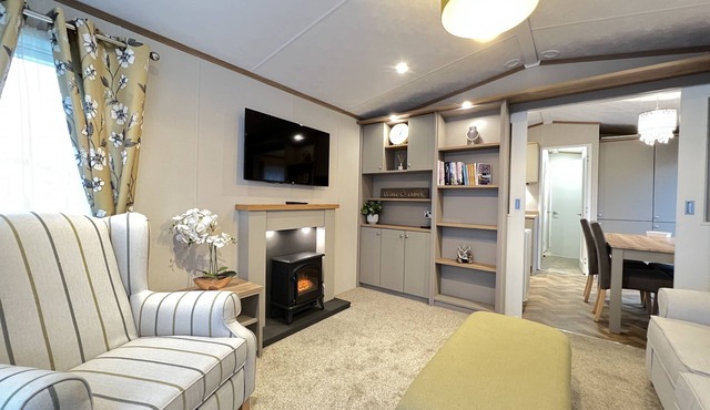 Stewarts Resort Lodge 14 - a lodge that sleeps 5 guests in 3 bedrooms