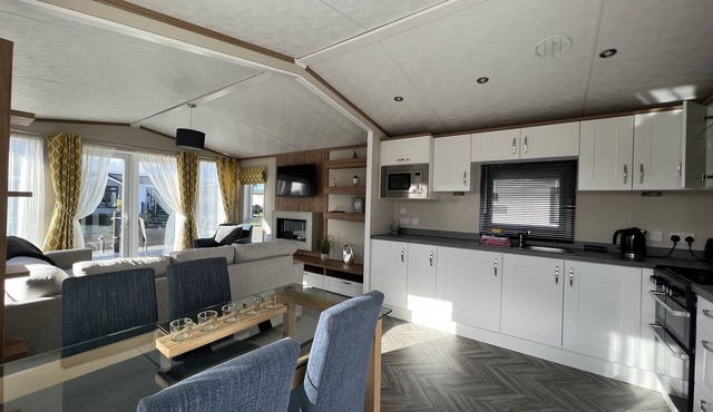 Stewarts Resort Lodge 1 - a lodge that sleeps 4 guests near St Andrews