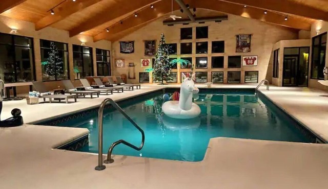 Stien Oasis: Heated Indoor Pool Oasis With Theater, Bar&Tennis Court.