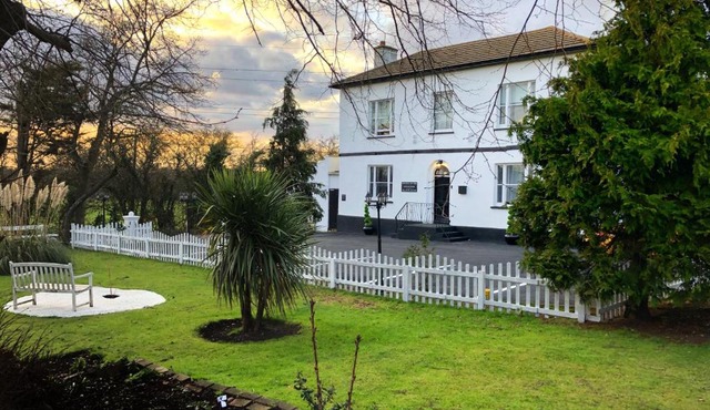 STIFFORD CLAYS FARM HOTEL