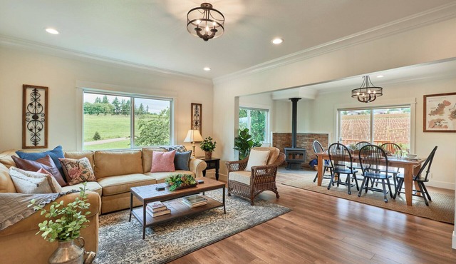 Stiling Vineyards~ A 3 bed/3 bath Luxury Farmhouse