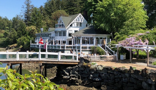 Still open summer dates property has kayaks bikes, crab pots. Book 2025 in Jan