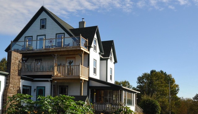 Still Point Lodge & Cottages