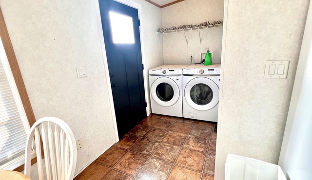 Still Waters - Charming 3-bedroom 2-bath house with AC in Saxton