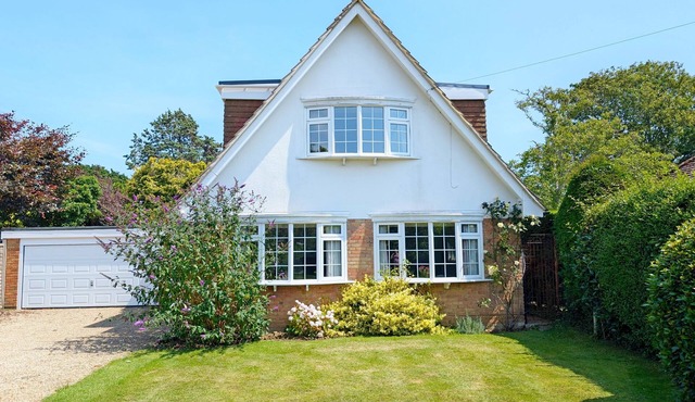 Still Waters, Emsworth - a cottage that sleeps 8 guests in 4 bedrooms