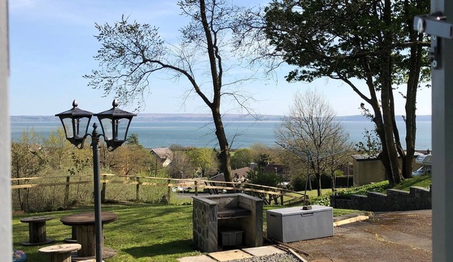 Still Waters Shepherd's Hut with wonderful sea views