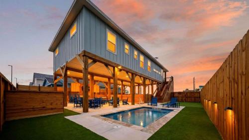 Still Waters Yahwaves by AvantStay Sleeps 20 2 Homes Private Pools Putting Greens Port Aransas Golf Cart Zone