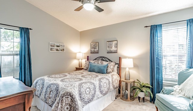 Stillbridge Cottage-UWF, shopping, restaurants, West FL Hospital, Beaches