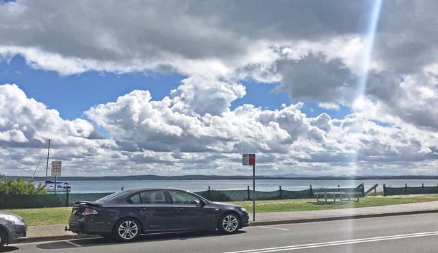 Stillwater, 25 Victoria Parade - large cottage across from the water sleeping 13