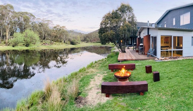 Stillwater Chalet A - Amazing Lakefront 2BR Chalet l BBQ l Gym l Tennis l Indoor Pool