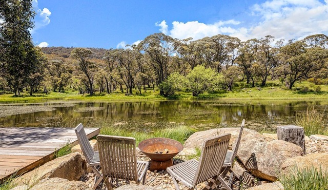 Stillwater Chalet B - Amazing Lakefront 2BR Chalet l BBQ l Gym l Tennis l Indoor Pool