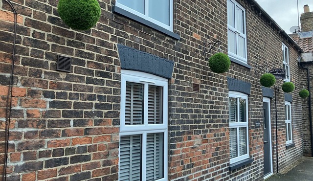 STILLWATER COTTAGE, pet friendly in Leven Near Beverley