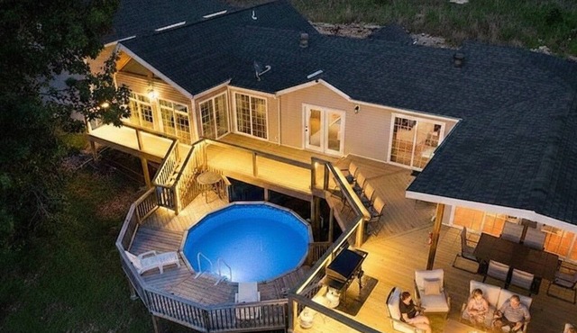 Stillwater Lodge: Private Pool and Play Resort