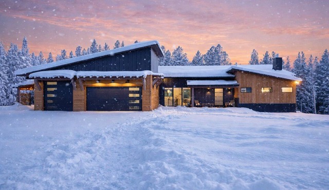 Stillwater River Lodge Mtn Modern Waterfront Home near Glacier National Park