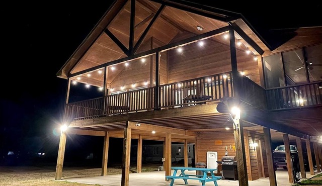 Stilt house on Lake Fork- Relax & Enjoy our amenities