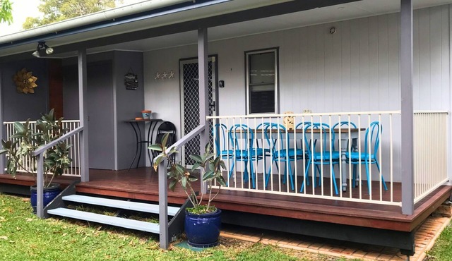 Stingray Lodge - riverfront holiday home