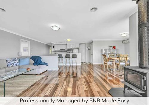 Stinson House - 9 Mins to Racetrack, Serene Escape