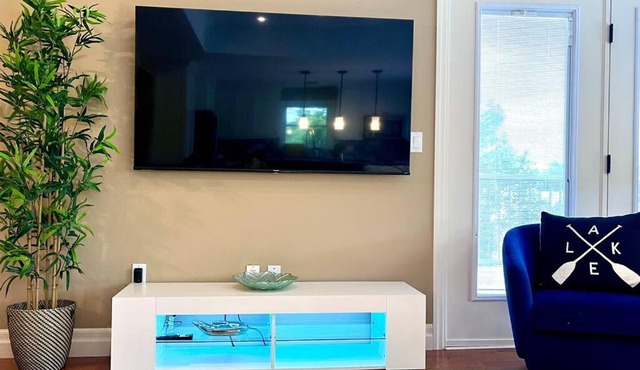 Stirling Lakehouse - Cozy Waterfront Cottage