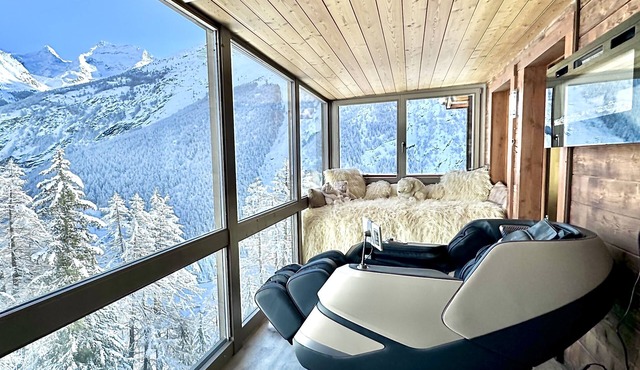 Stirling Luxury Chalet Sauna Outdoor Hot Tub 4BR Glacier Views Spa & Ski