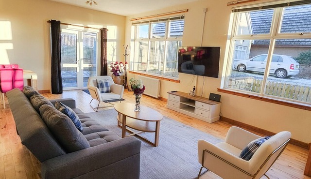 Stobhill 2 Bedroom House W/sofa bed - Gorebridge