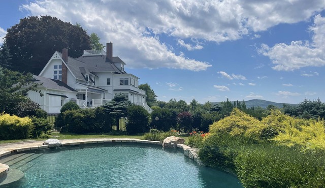 Stockbridge Estate with Mountain Views