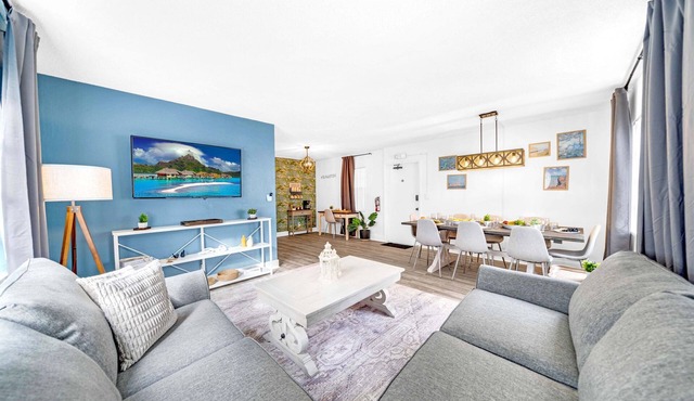 Stocked Condo - Sleeps 10 - Palmwavestays