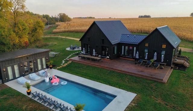 Stockholm Haüs Luxury Retreat + Pool + Cabana