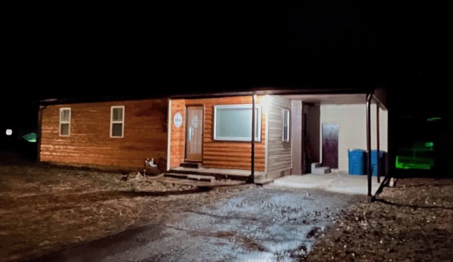 Stockton Lakes’ Rustic Retreat - Cozy & Close