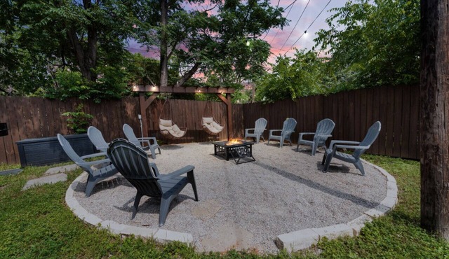 Stockyards- 4min | Pet Friendly | 3BR Luxe Gem