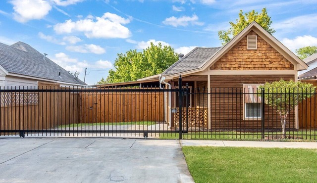 Stockyards 5 mins!-New!-Sleeps 8. Cedar House, TCU close by