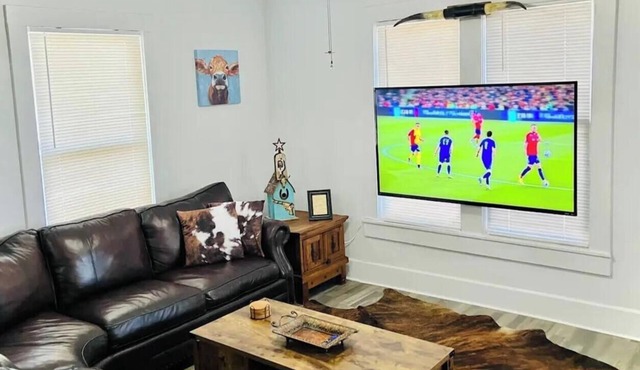 Stockyards Getaway: Western Charm Near World Cup