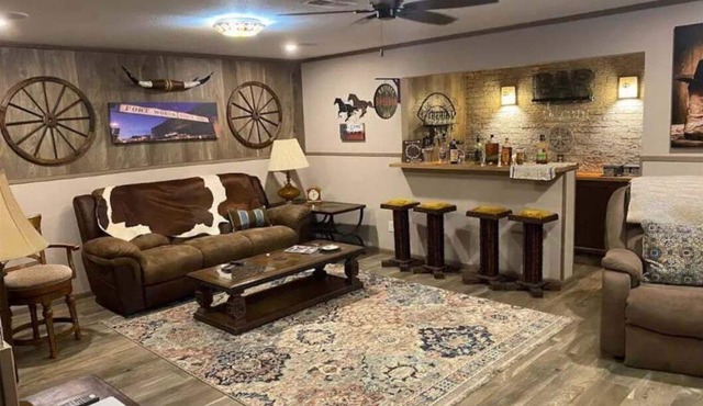 StockYards! Walk 3 Blocks-Ranch House sleeps 8, TCU close by