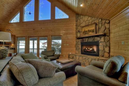 Stokes Haven - Fireplace Hot Tub - Pet Friendly